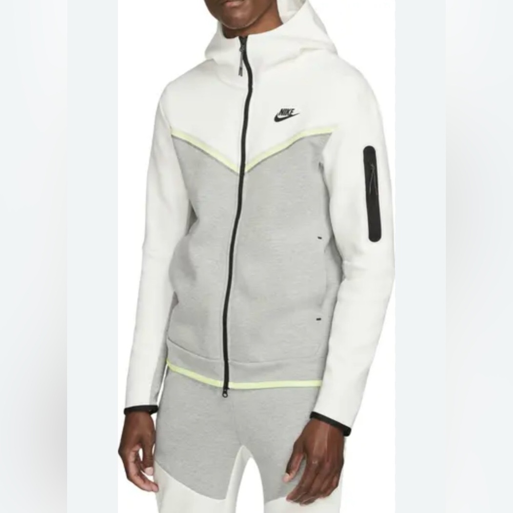 Nike Sportswear Tech Fleece Zip Hoodie."Brand New "